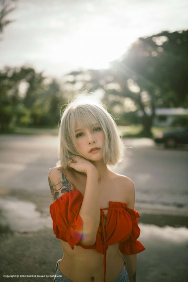 与亲女洗澡时伦了视频